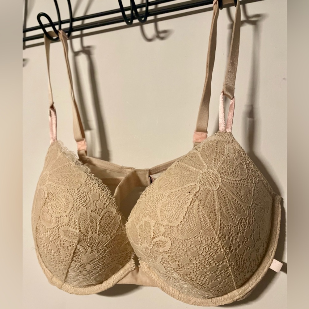 Victoria's Secret Lace Bra in Cream